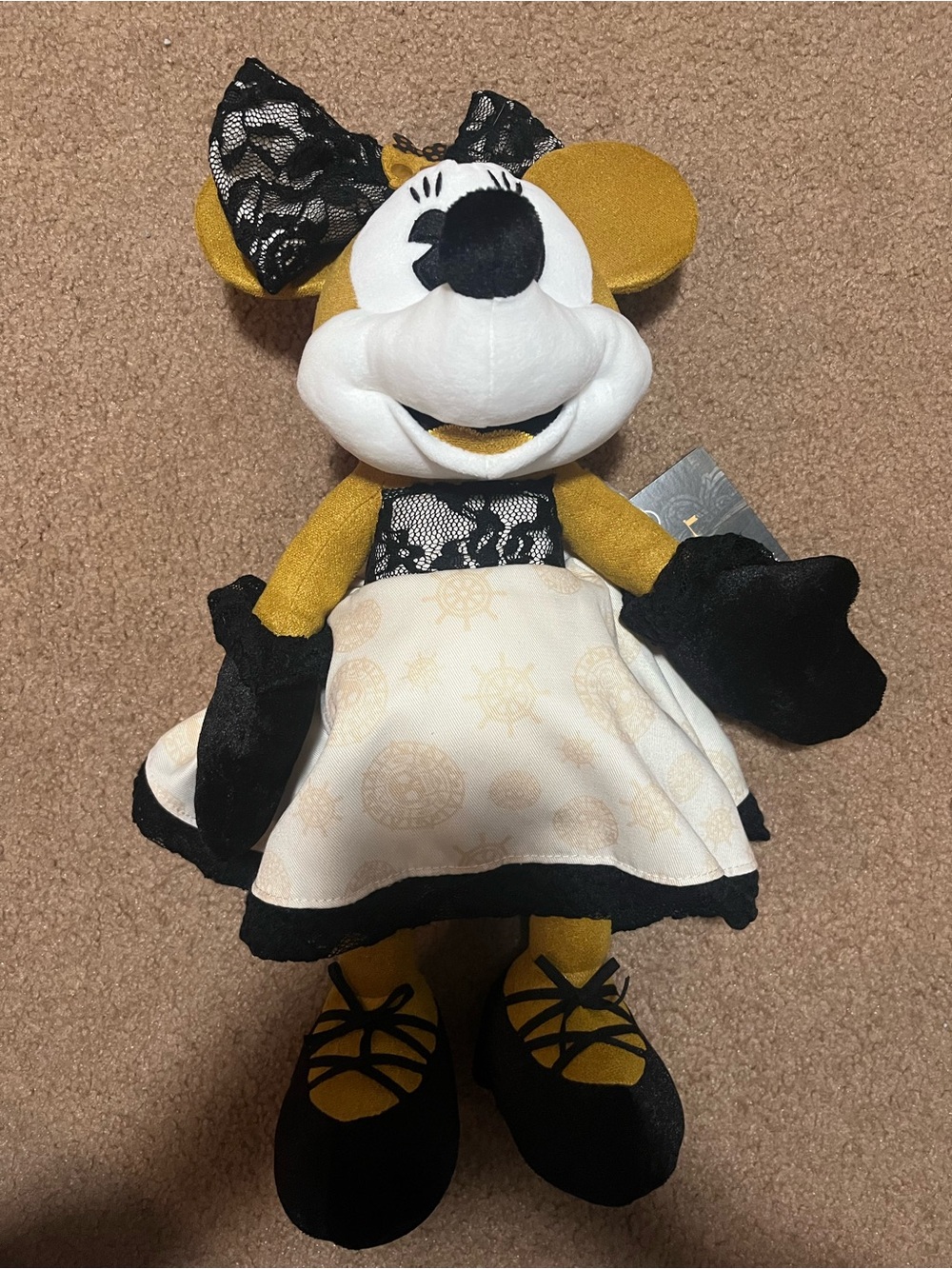 The Main Attraction Minnie Mouse Plush, Pirates of the Caribbean, 2/12💛🖤💛